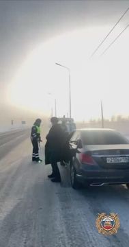 В Усольском районе сотрудники Госавтоинспекции оказали помощь замерзавшей на дороге семье