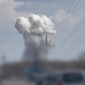 Столб дыма поднялся над одним из предприятий в Чернигове после прилёта