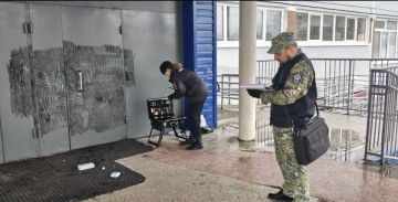 Одноклассники школьника, напавшего на учительницу в Пермском крае, жаловались на его странное поведение и угрозы, родители учеников обращались в полицию