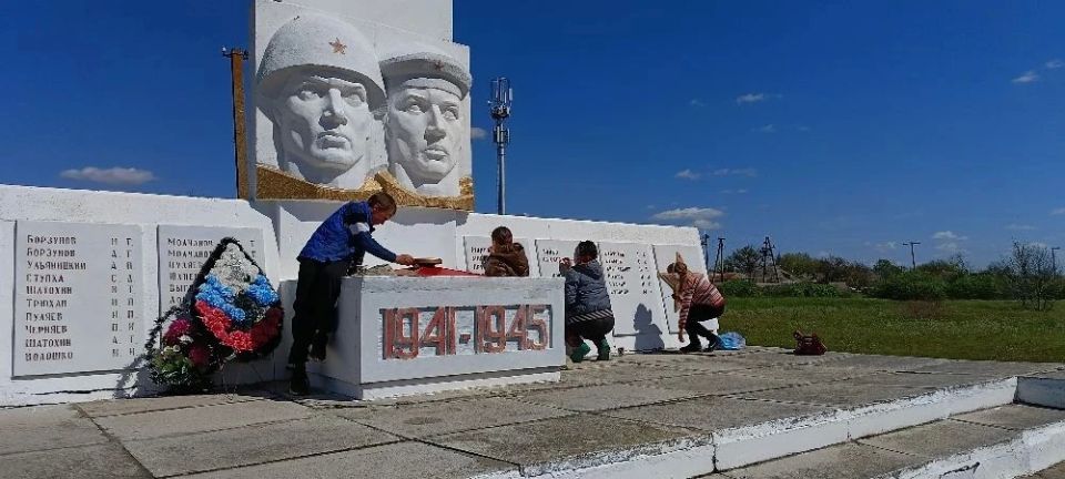 В Семеновке привели в порядок памятник Великой Отечественной войны В Семеновке привели в порядок памятник Великой Отечественной войны