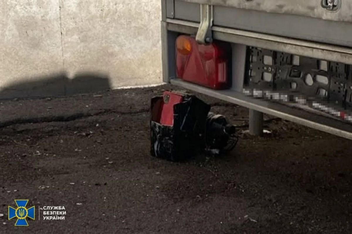 Дезертир ВСУ и маркетолог планировали взорвать админздание в центре Киева, — СБУ Дезертир ВСУ и маркетолог планировали взорвать админздание в центре Киева, — СБУ