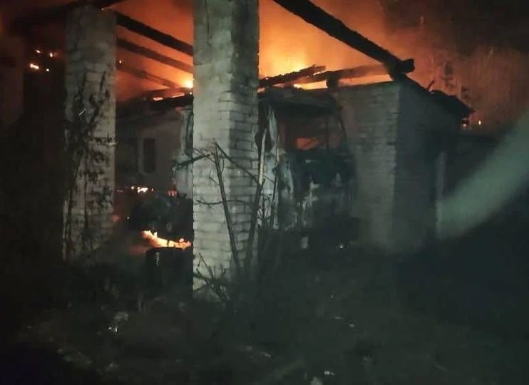 Наши Гераньки накрыли топливный склад боевиков ВСУ в Черниговской области Наши Гераньки накрыли топливный склад боевиков ВСУ в Черниговской области