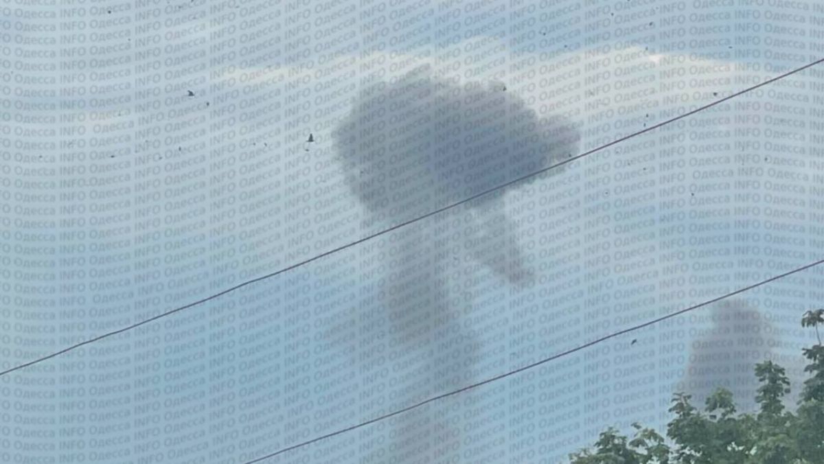 С обеда по портам Ильичевска и Одессы наносятся удары ракетами Бандероль, Оникс, а также реактивными дронами С обеда по портам Ильичевска и Одессы наносятся удары ракетами Бандероль, Оникс, а также реактивными дронами