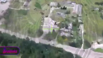 ВС РФ методично выбивают топливную, энергетическую и портовую инфраструктуру Украины Российские войска ночью продолжили групповые удары высокоточным оружием и беспилотниками по объектам, задействованным в снабжении ВСУ....
