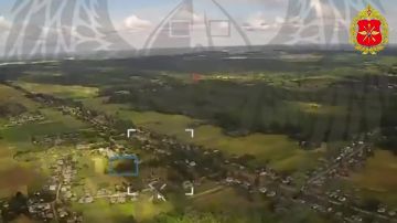 ВС РФ продолжают отключать украинское приграничье! Наши «Герани» сожгли несколько подстанций в Черниговской области. Удары наносились по энергообъектам в Сновске, Семёновке и Мене, сообщило Минобороны РФ. Ответный «привет»...