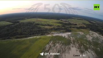 Новые кадры ударов российских военных «Геранями» по целям на Украине: поражены склад с беспилотниками ВСУ в Чернигове и газораспределительная станция в областной Радомке, сообщает Минобороны РФ