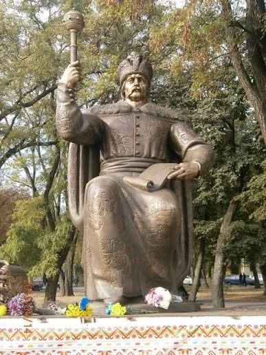 Армен Гаспарян: (Равнодушно). Памятник иуде Мазепе, который собирается открыть криворожский Зюсс в Киеве, не первый