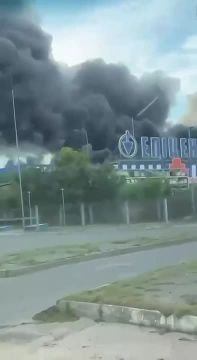 В Черниговской области поражен крупный торговый центр "Эпицентр"